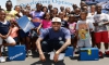 FOTOS: CHRIS BROWN DONA TENIS A NIÑOS POBRES