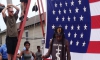 Video: LIL WAYNE pisotea la bandera americana!